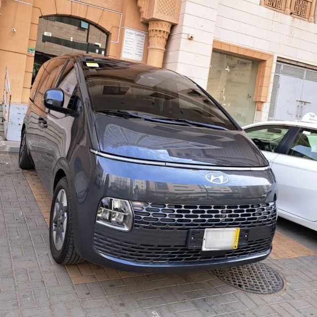 Hyundai-Staria-Umrah-Taxi-Online-0